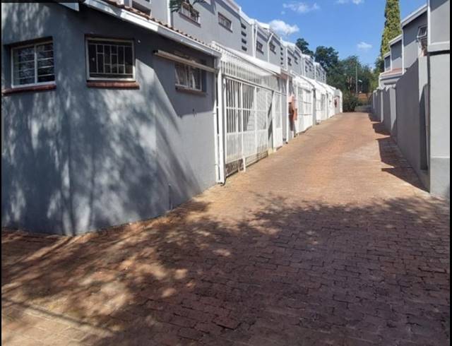 3 BEDROOM APARTMENT FOR SALE IN ELDORAIGNE